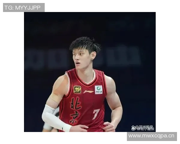 曾凡博加时被换下场无缘关键时刻令人心痛机会难得令人惋惜 曾凡博加时被换下场无缘关键时刻令人心痛机会难得令人惋惜