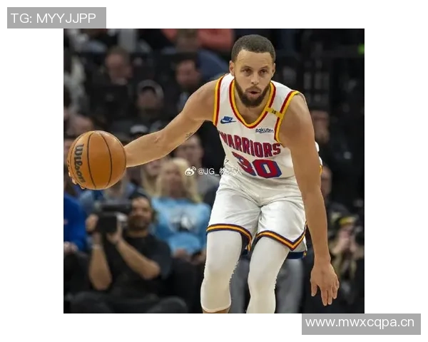 库里透露上半场扭伤脚踝情况不严重期待尽快恢复状态