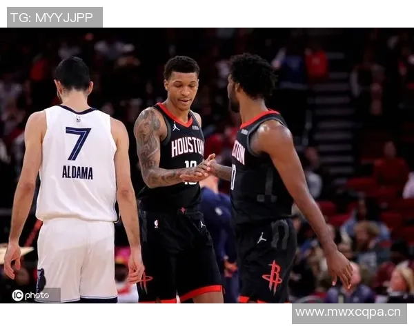 火箭半场领先灰熊9分阿门表现出色申京贡献全面莫兰特状态低迷