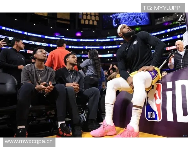 詹姆斯谈园区生活：团结一致的我们更有决心争夺总冠军